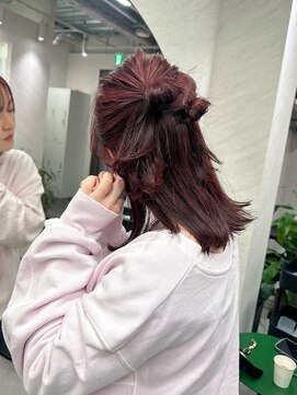 トーン(tone) ボルドーカラー×ハーフアップアレンジ