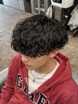 ノイセル 西本町(Noisyle)&nbsp;刈り上げセンターパート波巻きツイストスパイラルパーマ本町