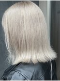 ホワイトベージュ×切りっぱなしボブ