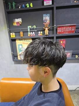 アノ(Ano.) スペインカールスパイラルパーマメンズ波巻きテーパーフェード