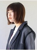 顔周りレイヤーと外ハネで動きのある切りっぱなしボブ/前髪あり