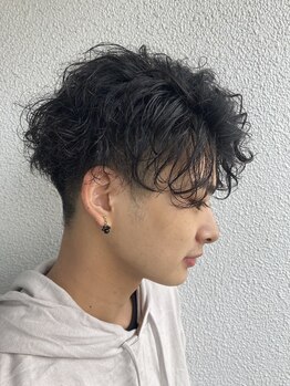 トーカイ(To-kai)の写真/【新規限定　総合調髪（眉カット）￥4400】大人男性の魅力を引き出す毛先まで潤う柔らかなパーマスタイルへ
