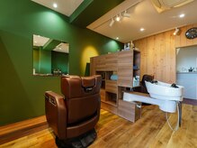 ザ バーバーオージーベース(the barber OG base)の雰囲気（移動しなくてもいいシャンプー代でワンストップを実現）