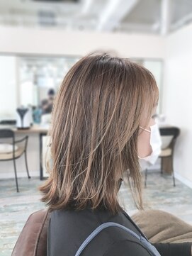 切りっぱなし外ハネミディアムボブ モノトーンベージュ L リノカヒリ Lino Kahili のヘアカタログ ホットペッパービューティー