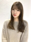 シースルーな前髪とラフなストレートstyle