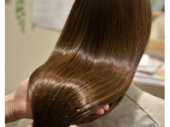 パプス ド コワフュール 宝塚南口(Pap's de coiffeur)の写真/髪内部から修復を叶えるPap'sオリジナルトリートメントで、髪の内側から潤いを与えて髪質改善♪