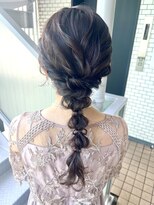 編みおろし　お呼ばれヘア　フェミニン　大人かわいい