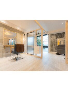 落ち着けるプライベート空間で、周りを気にせずリラックス♪特別なサロンタイムをお過ごしください◎