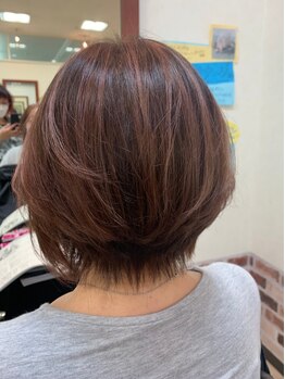 頭皮に負担をかけずにヘアカラーが楽しめる"ゼロテク"も対応◎話題のイルミナ/ザクロカラーなど種類も多数