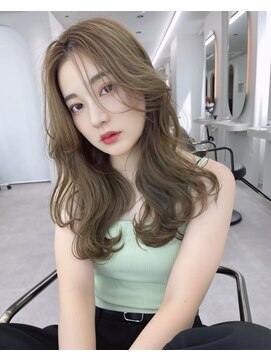 リリー(Lilley) くすみベージュ×姫カットレイヤー×韓国風巻き【ayana】