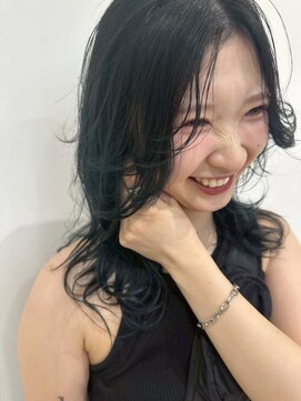 美容室ヒラトヤ 都南店 黒髪暗髪ブルーブラックくせ毛風ハッシュカットロングレイヤー