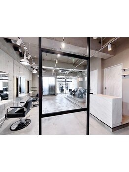 【天六駅/9番出口徒歩10秒】《*11月New OPEN*》カット+カラー\6500♪梅田/十三/西中の人気店が天六に登場！