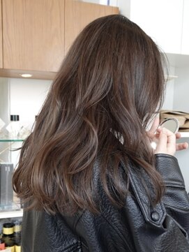 ブリーチなし透明感アッシュベージュとミディアムスタイル♪