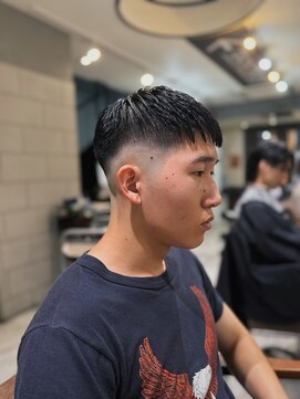 ハイセンス(HISENSE) メンズカットバーバースキンフェードクロップヘア【GIA】