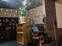 ヨシデンカナイブチの雰囲気(クラブ感満載のレイアウトと贅沢なTurbosoundのサウンドシステム)