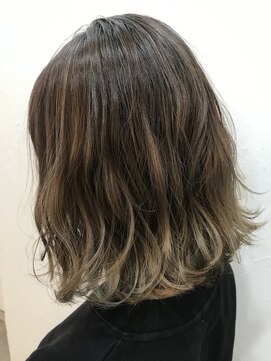 ヘアーアンドメイク ルシア 梅田茶屋町店(hair and make lucia) ホワイトベージュのグラデーションカラー