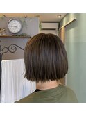 切りっぱなしボブ　グレージュ