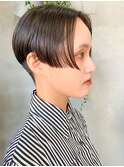 ハンサムショート、センターパート、刈り上げ女子、切りっぱなし