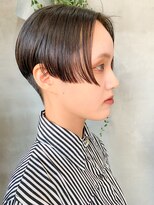 テトヘアー(teto hair) ハンサムショート、センターパート、刈り上げ女子、切りっぱなし
