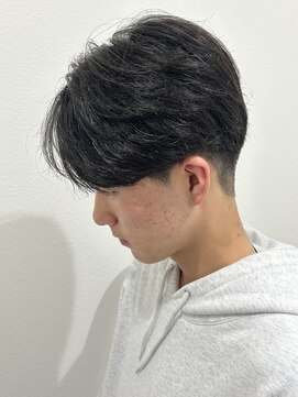 ヒュイル バイ ニアウ(Hwyl by Niau) メンズマッシュセンターパートスパイラルパーマニュアンスパーマ