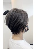 白髪ぼかしグレーアッシュハイライト×ウェッジショート