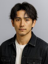 ハレ ヘアサロン(Hale hair salon)&nbsp;Hale刈り上げセンターパートフェザーパーマニュアンスパーマ原宿