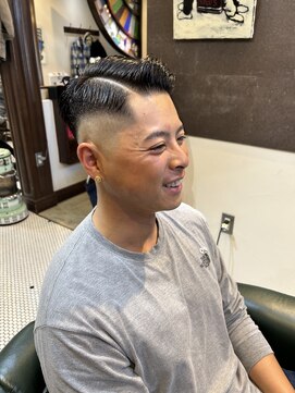 バーバー アカダマ スキンフェード七三スタイル