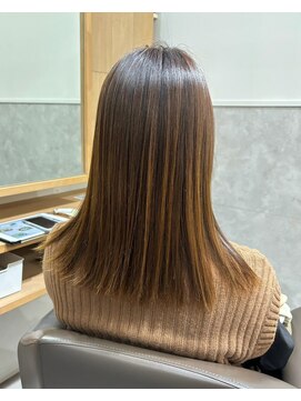 ロッカ(ROCCA) 透明感ブラウンのナチュラルミディ