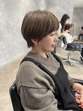 エディー(HEDI) 白髪ぼかしマッシュショート