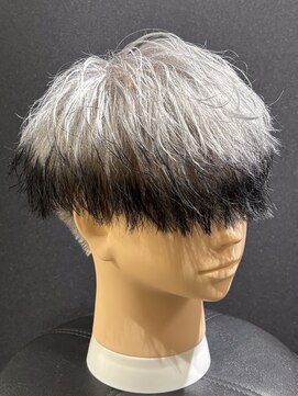 ベーア(Bar) ホワイトシルバーエンドブラック刈り上げ無造作マッシュ