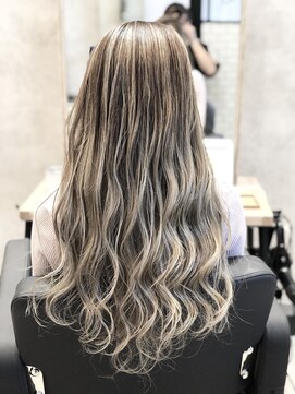 レオクマ(REOKUMA) ホワイトベージュバレイヤージュ