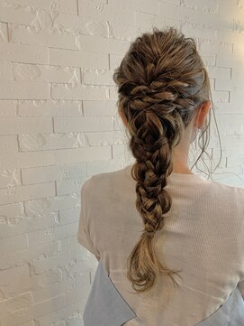 アクアヴィタエ(Aqua vitae) 編みおろしヘアスタイル