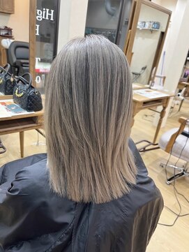 ミラシィ 成田(Mirashy) ハイライトカラーミルクティーベージュレイヤーカット