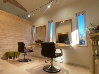 マハナ(mahana)の写真/まるで隠れ家的カフェのようなあたたかみのある店内で落ち着いたサロンタイムが過ごせる♪