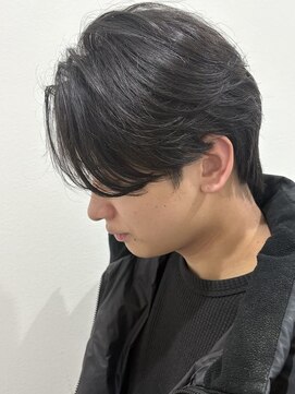 ヒュイル バイ ニアウ(Hwyl by Niau) MEN’S HAIRセンターパートスパイラルパーマニュアンスパーマ