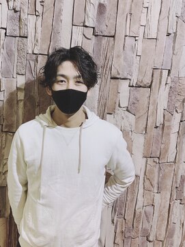 ラテ(latte) 【メンズ】黒髪スパイラル×センターパート