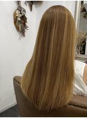 ブロンドストレートヘア