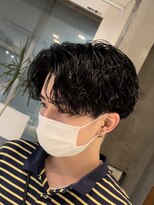 フィフス トウキョウ (fifth TOKYO)&nbsp;センターパートツイストスパイラルパーマツーブロックメンズヘア