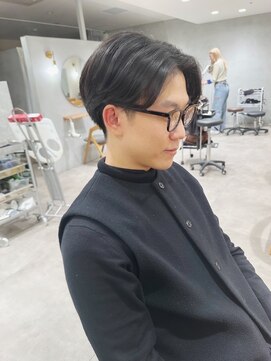 チェレ ロッソ 金剛店(Chere rosso) センターパートツーブッロク/韓国メンズヘア