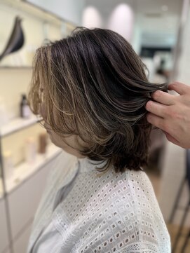 ステア ケース(stair case) 【顔まわりに白髪集中している方向け】白髪カモフラハイライト