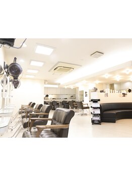 何でも気軽に相談できる雰囲気が魅力♪丁寧なカウンセリングと高い技術であなたの”なりたい”を叶えます☆