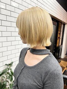 アン(un.) 外はねボブ×ブロンド　kazuki