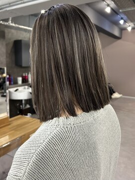レブ 四条烏丸(Reb,) ハイライト白髪ぼかしブリーチボブタッセルボブ30代40代