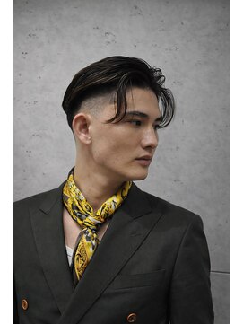 ワンワンオー バーバーショップ 長浜店(@110 BARBER SHOP) ミドルフェード×かき上げバックで魅せる、色気漂うメンズヘア
