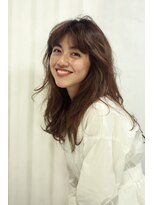 マグノリア オモテサンドウ(MAGNOLiA Omotesando)&nbsp;ラフウェーブロング・・・HINATA