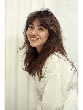 マグノリア オモテサンドウ(MAGNOLiA Omotesando) ラフウェーブロング・・・HINATA