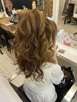 シム テンジン(hair & beaty SIM tenjin) ボリュームハーフポニー