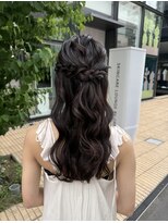 結婚式ヘアアレンジ表参道ヘアアレンジハーフアップ夏