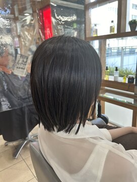 スタジオ アルファプラス 日暮里店(studio α+) ステップボーンカットカットボブショートハイライト白髪ぼかし