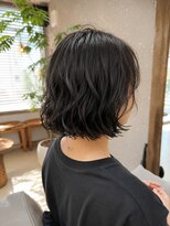 サロンエイチ(salon H.)&nbsp;ツヤ感／暗髪／切りっぱなし／パーマ